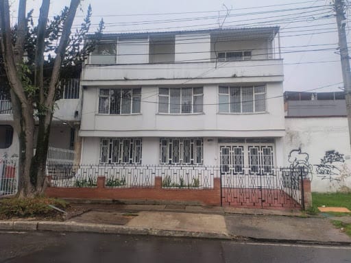 Casa de 18 alcobas en arriendo en Ciudad Berna, Bogotá, 600 m² · foto 1 de 20