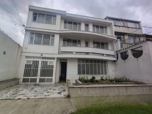 Casa de 18 alcobas en arriendo en Ciudad Berna, Bogotá, 600 m² · foto 2 de 20