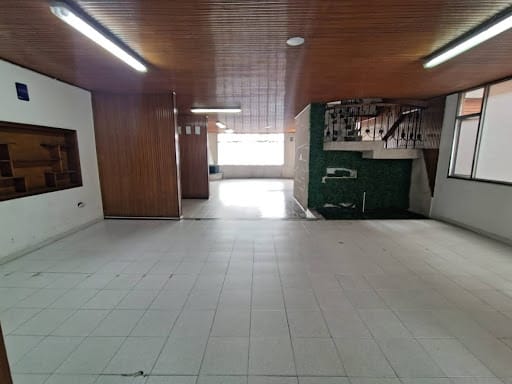 Casa de 18 alcobas en arriendo en Ciudad Berna, Bogotá, 600 m² · foto 3 de 20