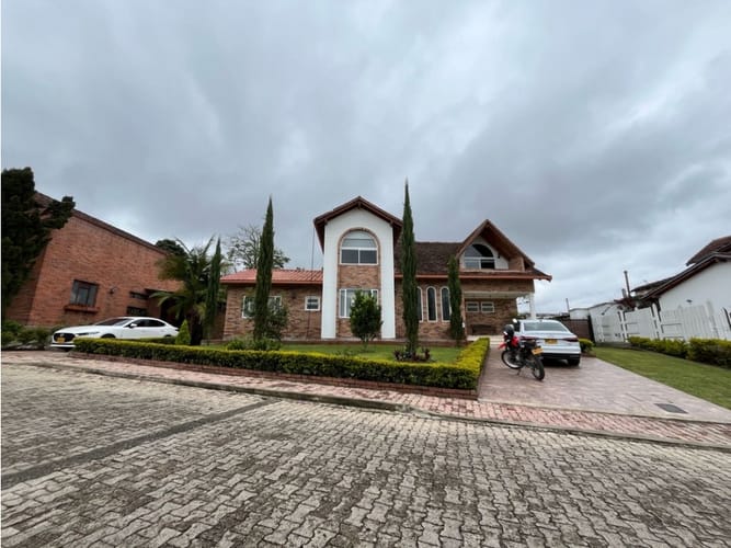 Casa de 5 alcobas en arriendo en Don Diego, El Retiro, 323 m² · foto 2 de 24