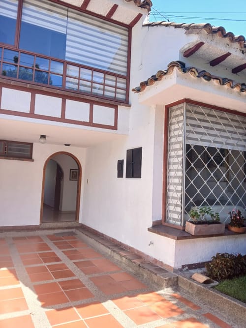 Casa de 3 alcobas en venta en Niza, Bogotá, 231 m² · foto 1 de 21