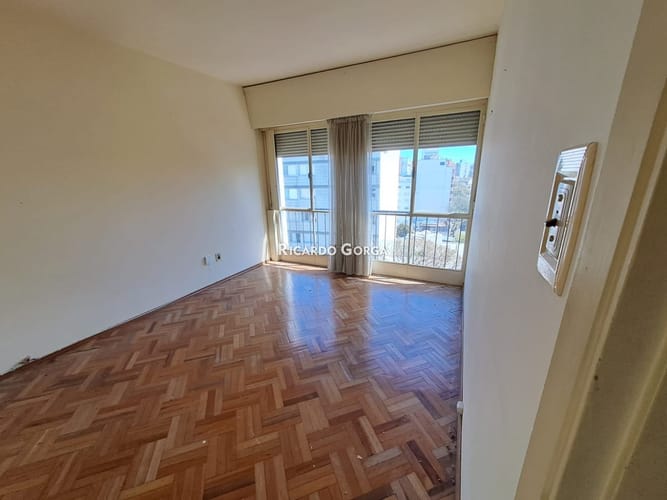 Apartamento en alquiler de 2 dormitorios, 2 baños y terraza  en Pocitos · Photo 3