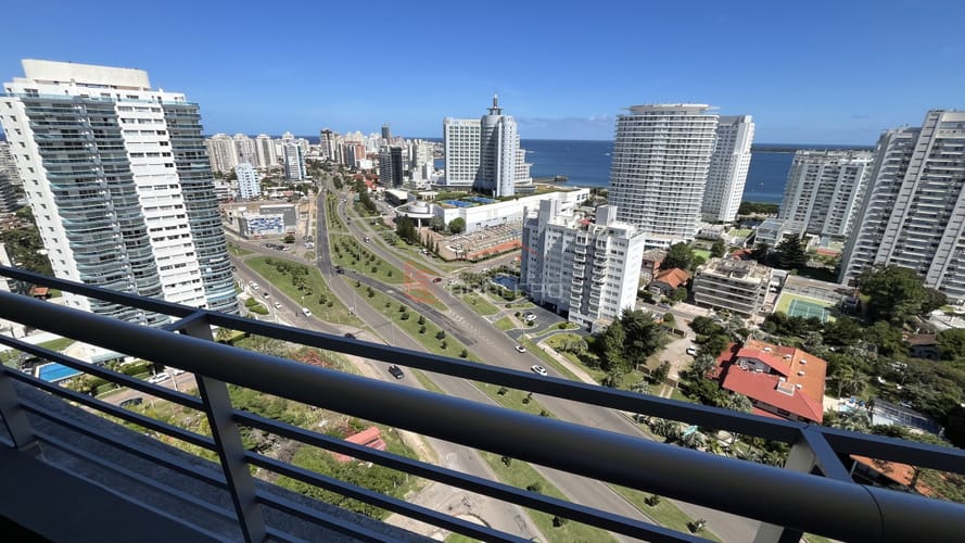 Venta y Alquiler de Apartamento en playa mansa · Foto 3