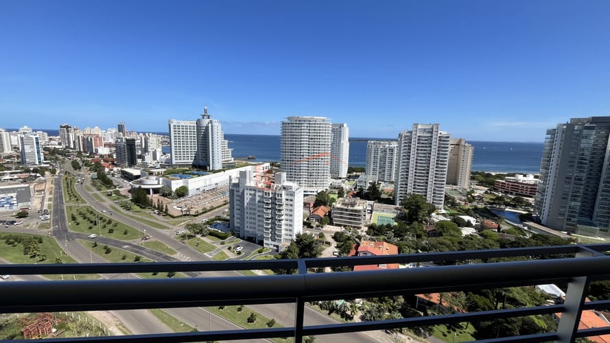 Venta y Alquiler de Apartamento en playa mansa · Foto 4