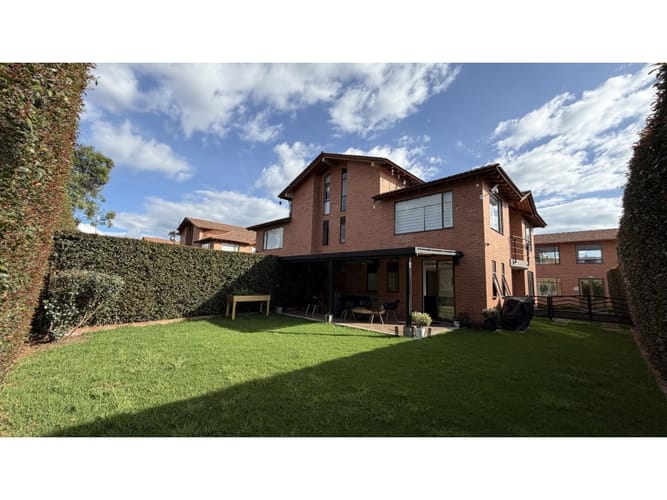 Casa de 3 alcobas en venta en Bojaca, Chía, 151 m² · foto 1 de 24