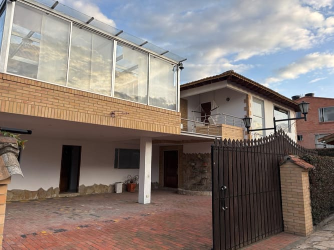 Casa de 5 alcobas en arriendo en El Misterio, Cajicá, 300 m² · foto 2 de 17
