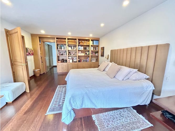Apartamento de 4 alcobas en venta en Chico, Bogotá, 320 m² · foto 13 de 24