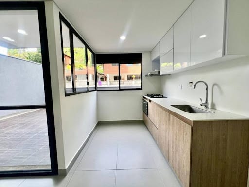 Apartamento de 2 alcobas en arriendo en Señorial, Envigado, 77 m² · foto 3 de 18