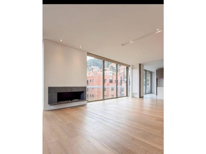 Apartamento de 3 alcobas en venta en Los Rosales, Bogotá, 267 m² · foto 2 de 23