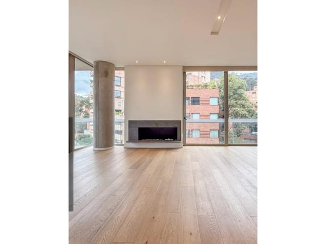 Apartamento de 3 alcobas en venta en Los Rosales, Bogotá, 267 m² · foto 3 de 23