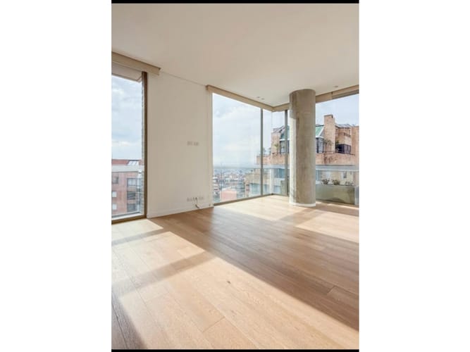 Apartamento de 3 alcobas en venta en Los Rosales, Bogotá, 267 m² · foto 4 de 23