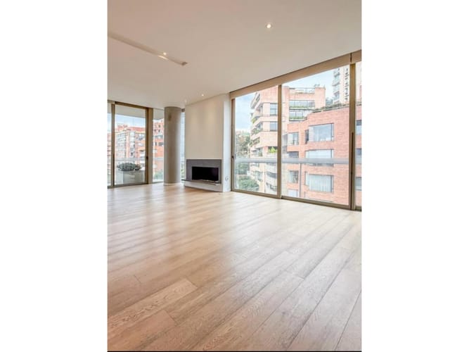 Apartamento de 3 alcobas en venta en Los Rosales, Bogotá, 267 m² · foto 6 de 23