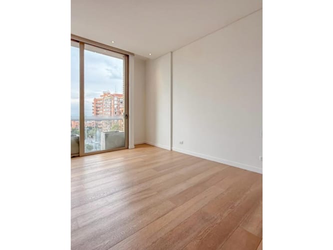 Apartamento de 3 alcobas en venta en Los Rosales, Bogotá, 267 m² · foto 13 de 23