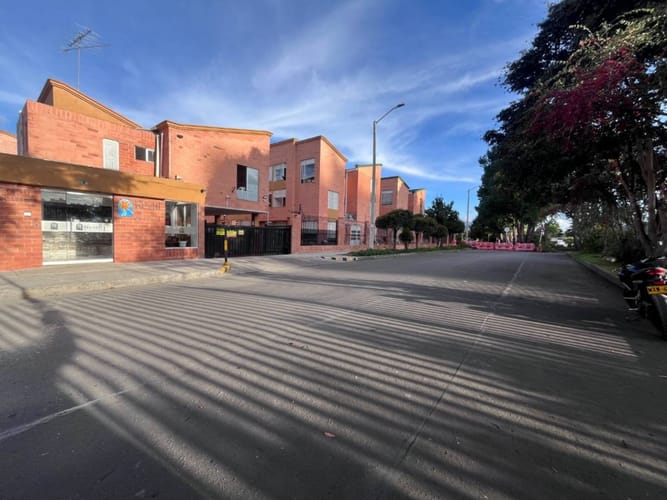 Casa de 3 alcobas en arriendo en Verbenal San Antonio, Bogotá, 69 m² · foto 2 de 24