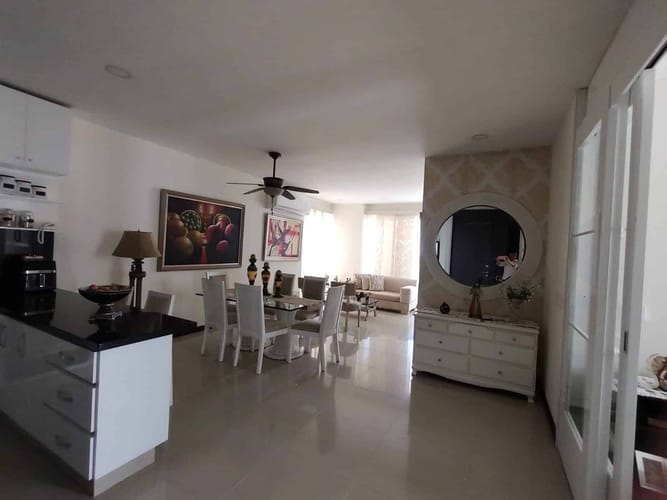Apartamento de 3 alcobas en arriendo en El Cabrero, Cartagena, 133 m² · foto 3 de 12