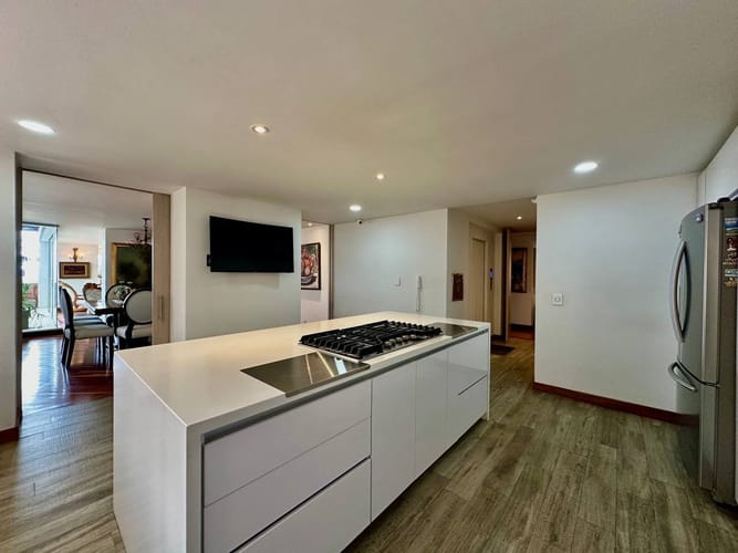 Apartamento de 3 alcobas en venta en El Refugio, Bogotá, 466 m² · foto 12 de 24