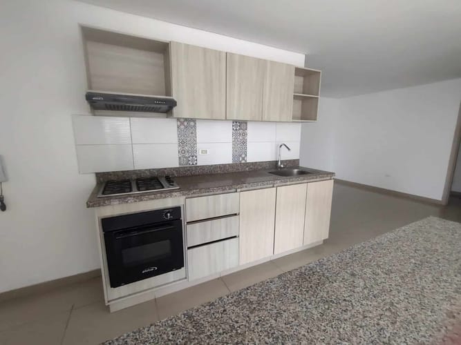 Apartamento de 3 alcobas en arriendo en Manga, Cartagena, 103 m² · foto 5 de 13