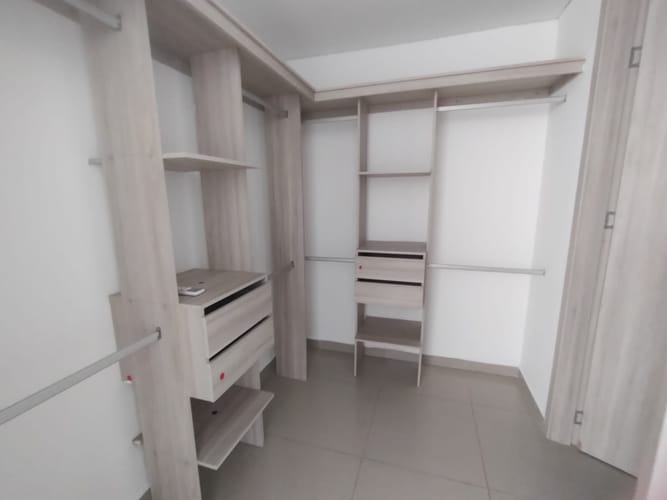 Apartamento de 3 alcobas en arriendo en Manga, Cartagena, 103 m² · foto 11 de 13