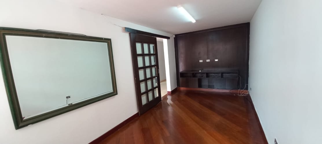 Casa de 4 alcobas en arriendo en Chicó Alto, Bogotá, 285 m² · foto 7 de 18