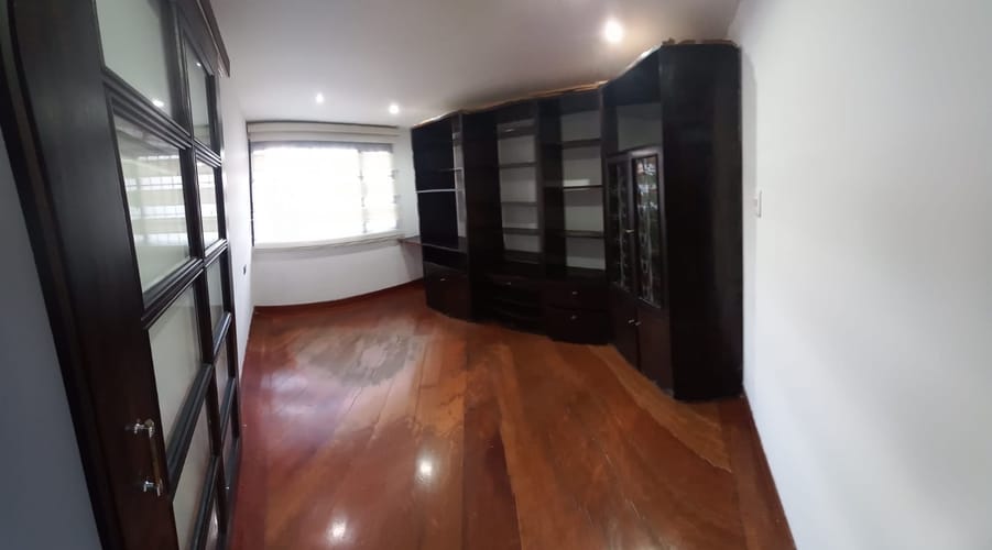 Casa de 4 alcobas en arriendo en Chicó Alto, Bogotá, 285 m² · foto 11 de 18