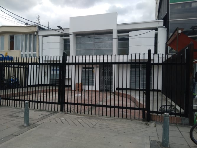 Casa de 14 alcobas en arriendo en Toberin, Bogotá, 550 m² · foto 1 de 8
