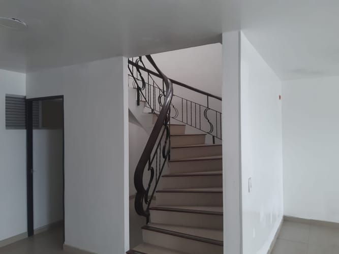 Casa de 14 alcobas en arriendo en Toberin, Bogotá, 550 m² · foto 7 de 8