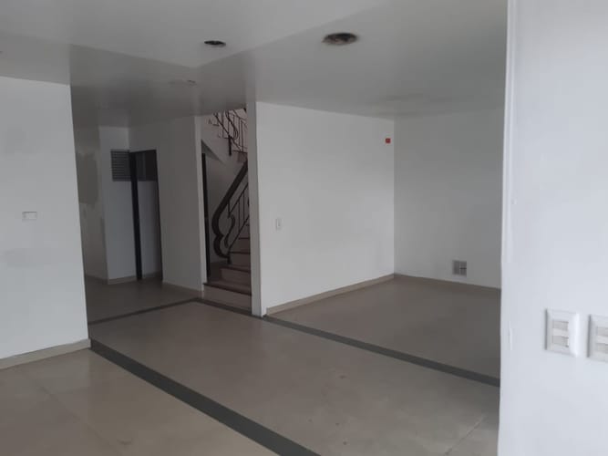 Casa de 14 alcobas en arriendo en Toberin, Bogotá, 550 m² · foto 8 de 8