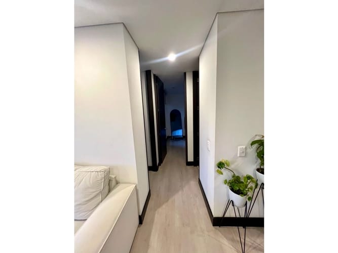 Apartamento de 2 alcobas en venta en Cedritos, Bogotá, 77 m² · foto 6 de 12