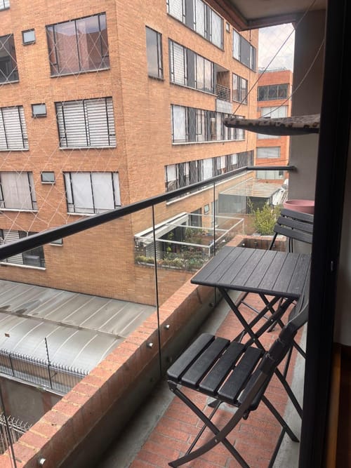 Apartamento de 2 alcobas en arriendo en Chicó Navarra, Bogotá, 82 m² · foto 3 de 12