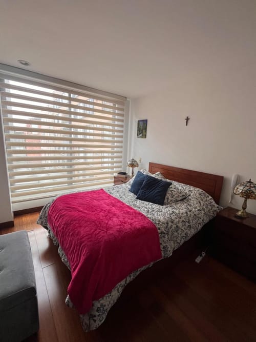 Apartamento de 2 alcobas en arriendo en Chicó Navarra, Bogotá, 82 m² · foto 9 de 12