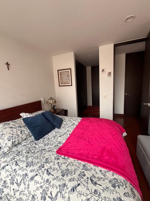 Apartamento de 2 alcobas en arriendo en Chicó Navarra, Bogotá, 82 m² · foto 10 de 12