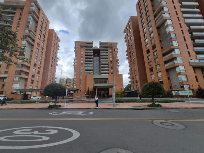 Apartamento de 4 alcobas en arriendo en Colina Campestre, Bogotá, 190 m² · foto 1 de 24