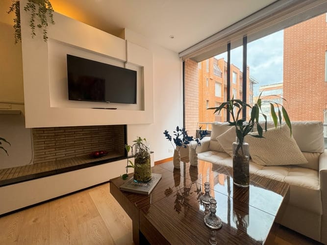 Apartamento de 2 alcobas en venta en Santa Barbara, Bogotá, 80 m² · foto 2 de 12