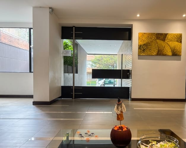 Apartamento de 2 alcobas en venta en Santa Barbara, Bogotá, 80 m² · foto 11 de 12