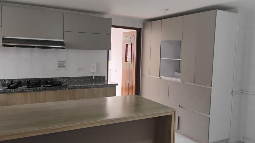 Apartamento de 3 alcobas en venta en Santa Barbara, Bogotá, 137 m² · foto 13 de 24