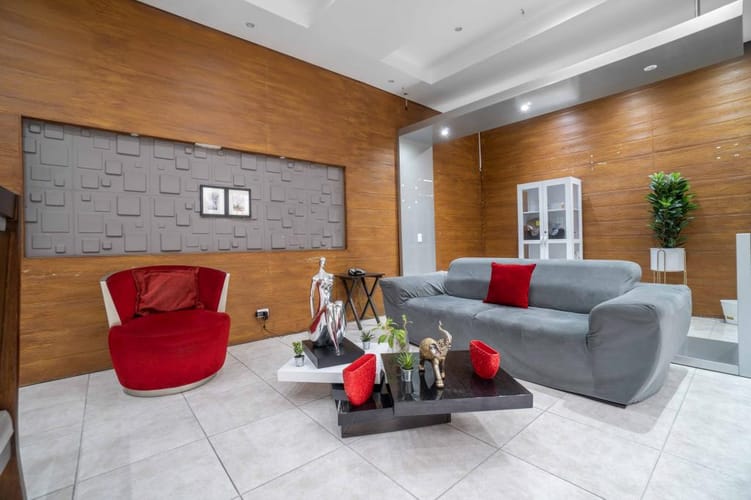 Casa de 7 alcobas en arriendo en Ciudad Jardin, Cali, 480 m² · foto 2 de 16