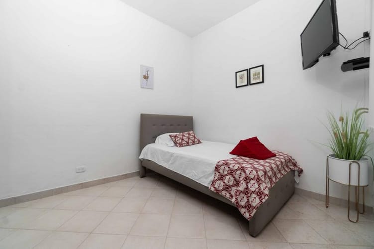 Casa de 7 alcobas en arriendo en Ciudad Jardin, Cali, 480 m² · foto 7 de 16