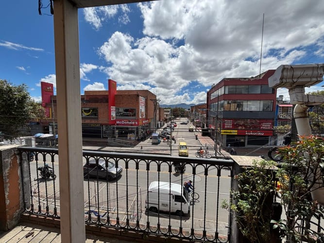 Casa de 7 alcobas en venta en Kennedy Central, Bogotá, 320 m² · foto 3 de 21