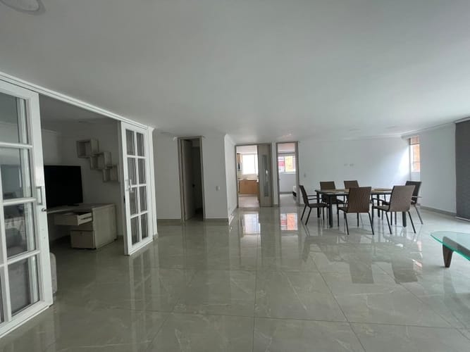 Apartamento de 3 alcobas en arriendo en Los Balsos, Medellín, 180 m² · foto 3 de 19
