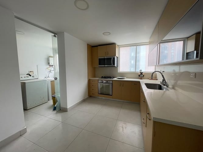 Apartamento de 3 alcobas en arriendo en Los Balsos, Medellín, 180 m² · foto 4 de 19