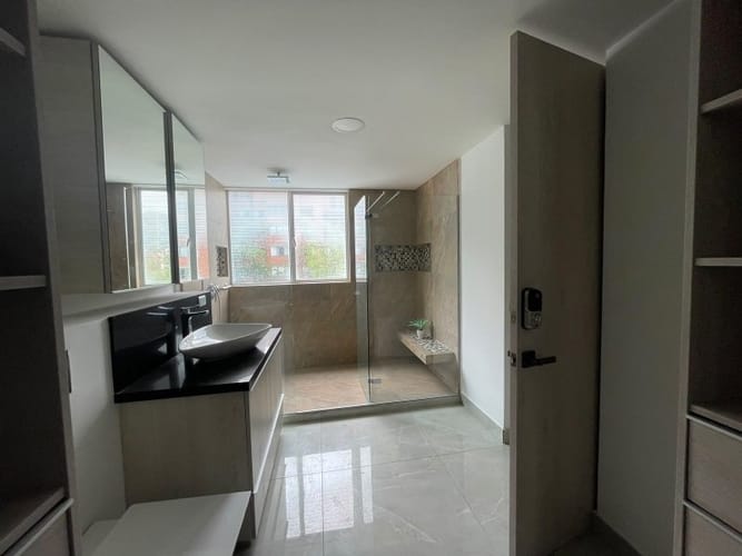Apartamento de 3 alcobas en arriendo en Los Balsos, Medellín, 180 m² · foto 13 de 19