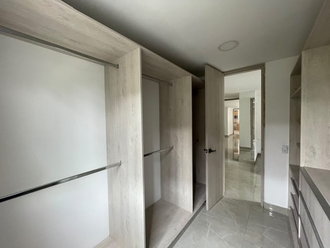 Apartamento de 3 alcobas en arriendo en Los Balsos, Medellín, 180 m² · foto 19 de 19