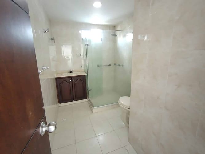 Apartamento de 3 alcobas en arriendo en Manga, Cartagena, 146 m² · foto 10 de 13