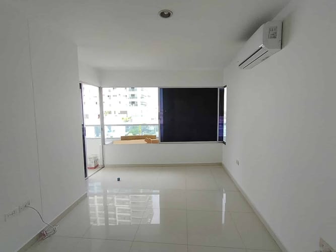Apartamento de 3 alcobas en arriendo en Manga, Cartagena, 146 m² · foto 11 de 13
