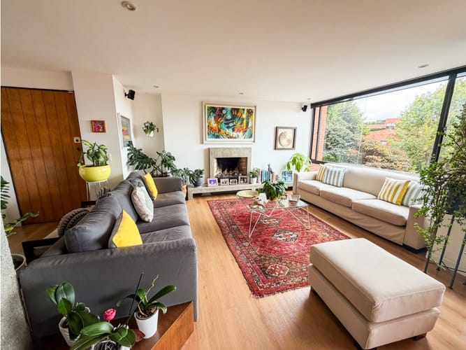 Apartamento de 2 alcobas en arriendo en Los Rosales, Bogotá, 126 m² · foto 2 de 24