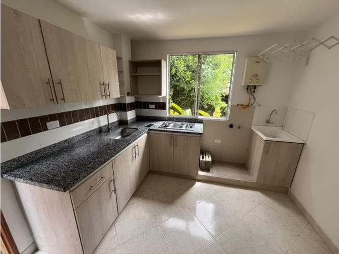 Apartaestudio en arriendo en El Poblado, Medellín, 27 m² · foto 2 de 7