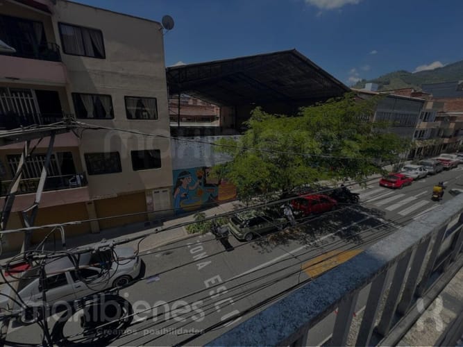 Casa de 4 alcobas en arriendo en Asturias, Itagüí, 300 m² · foto 2 de 22