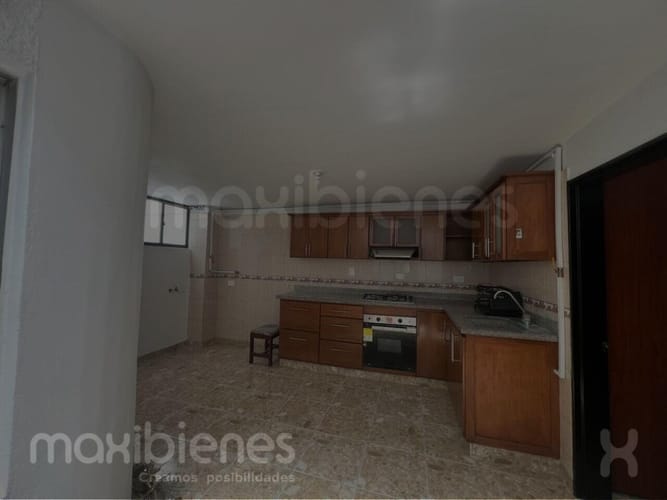 Casa de 4 alcobas en arriendo en Asturias, Itagüí, 300 m² · foto 3 de 22