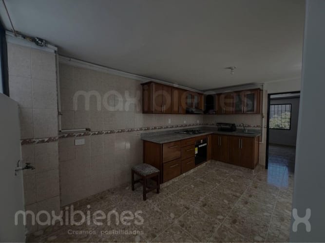 Casa de 4 alcobas en arriendo en Asturias, Itagüí, 300 m² · foto 4 de 22