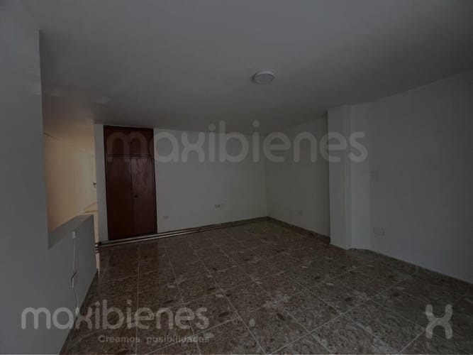 Casa de 4 alcobas en arriendo en Asturias, Itagüí, 300 m² · foto 9 de 22